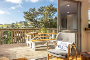 2 sisters at Palm Beach, Waiheke
